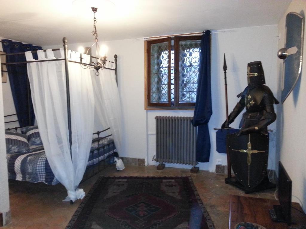Chateau Des Aiguilles Saint-Rémy-de-Chargnat Rom bilde
